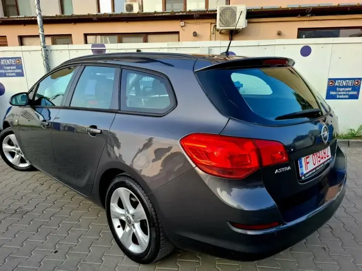 Opel Astra J 1.7 CDTI DPF Design Edition