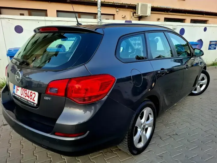 Opel Astra J 1.7 CDTI DPF Design Edition