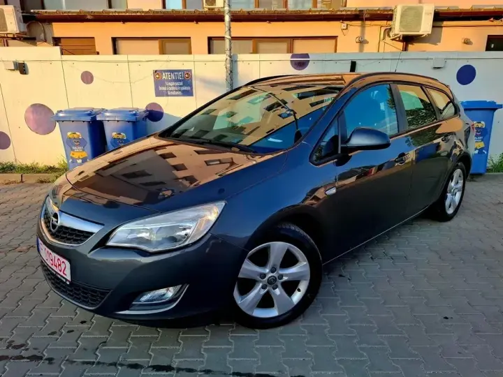 Opel Astra J 1.7 CDTI DPF Design Edition