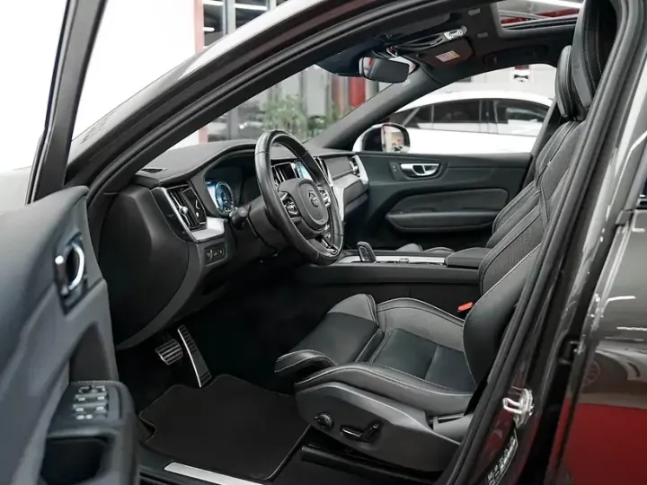 Volvo XC 60 II T8 Twin Engine AWD Geartronic RDesign