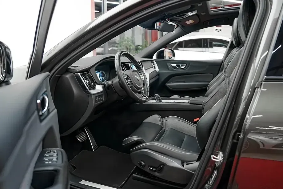 Volvo XC 60 II T8 Twin Engine AWD Geartronic RDesign — imagine 4
