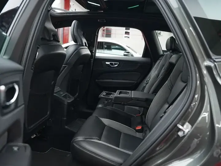 Volvo XC 60 II T8 Twin Engine AWD Geartronic RDesign