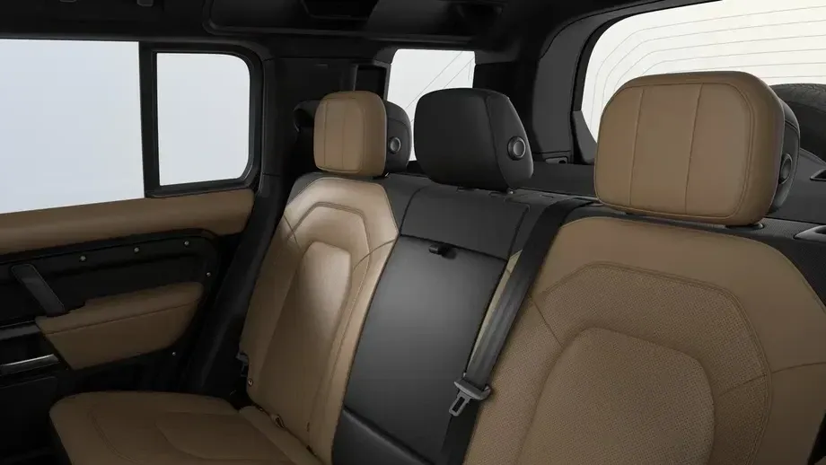 Land Rover Defender 110 3.0 P400 MHEV X — imagine 4