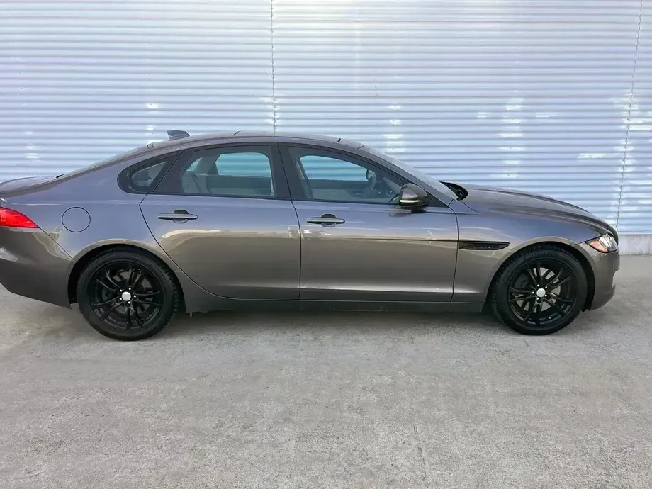 Jaguar XF 35t Prestige — imagine 2