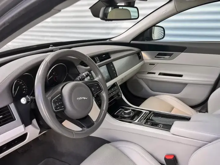 Jaguar XF 35t Prestige