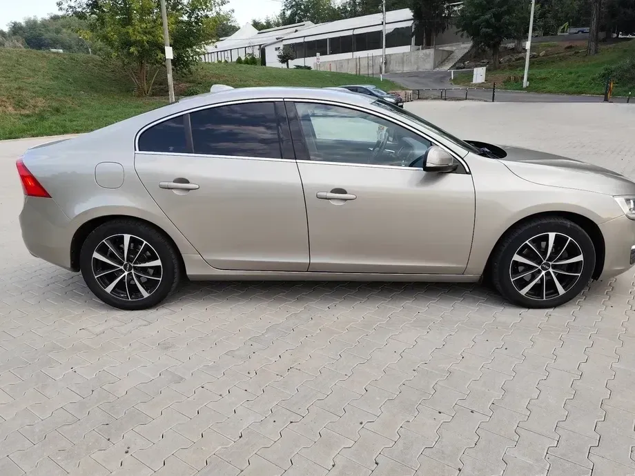 Volvo S60 II D2 Basic — imagine 3