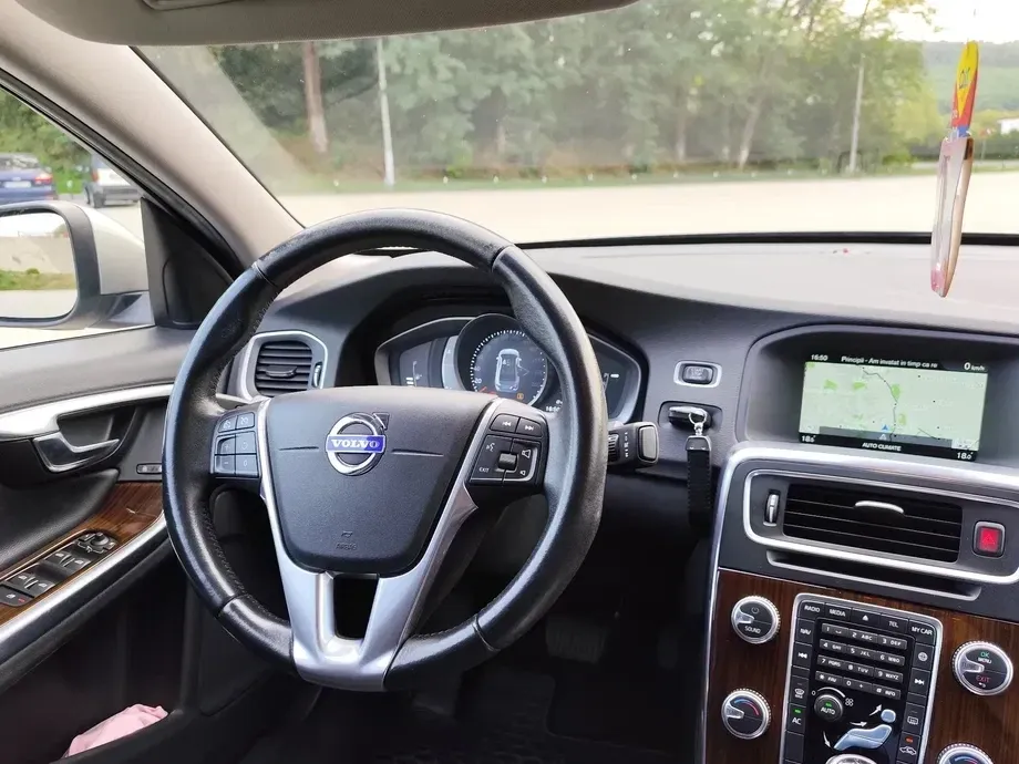Volvo S60 II D2 Basic — imagine 6