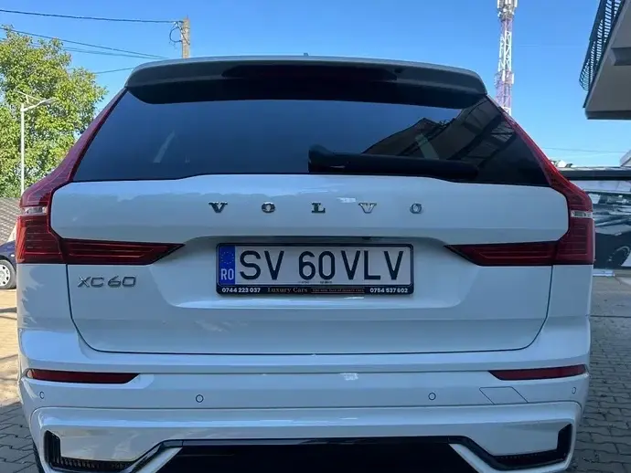 Volvo XC 60 II B4 MHEV AWD R-Design