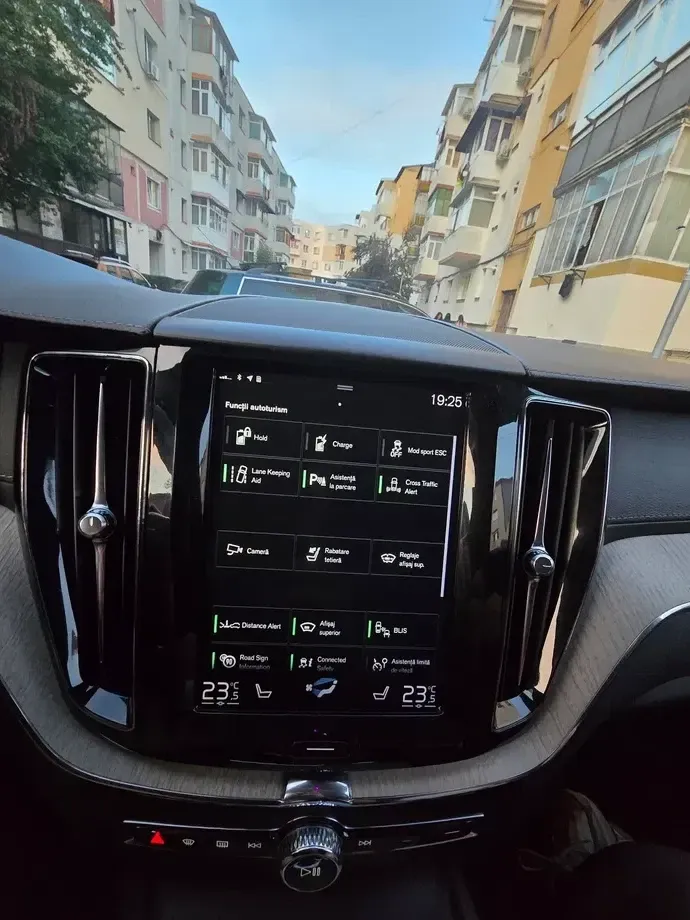 Volvo XC 60 II T8 Twin Engine AWD Inscription — imagine 6