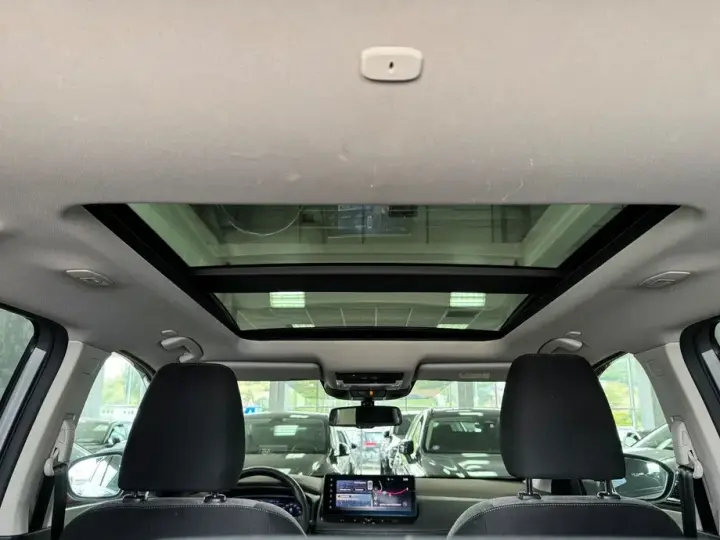 Nissan X-Trail e4ORCE 7 locuri N-Connecta