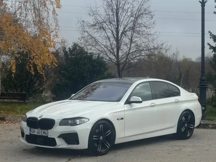 BMW Seria 5 F10/F11/F07 [2010 - 2017] 530d Aut. Luxury Line
