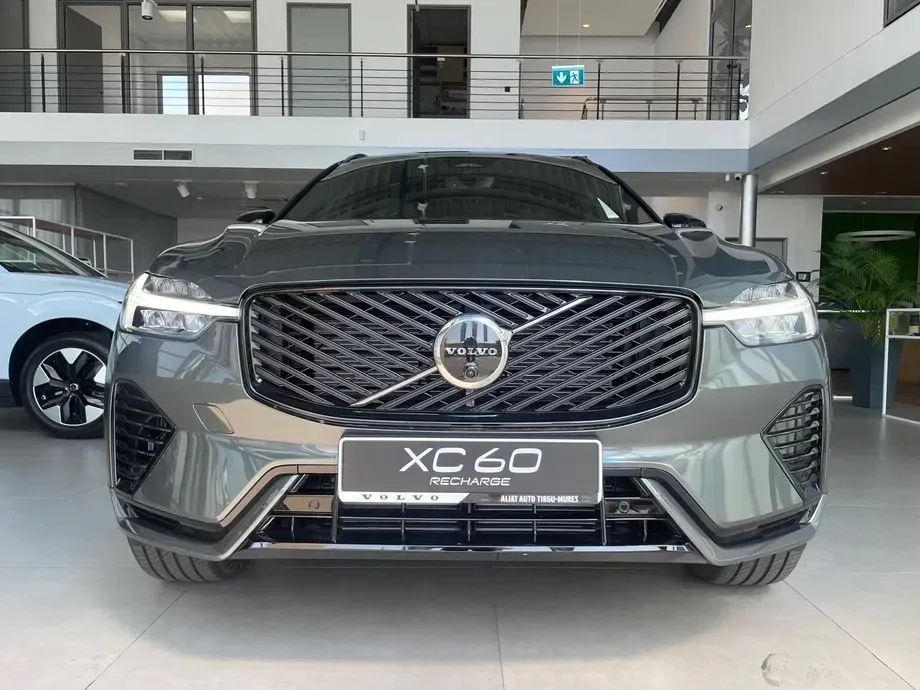 Volvo XC 60 II T6 AWD Recharge Plus Dark — imagine 2