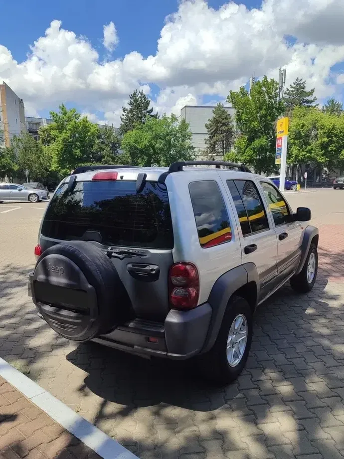 Jeep Cherokee — imagine 3