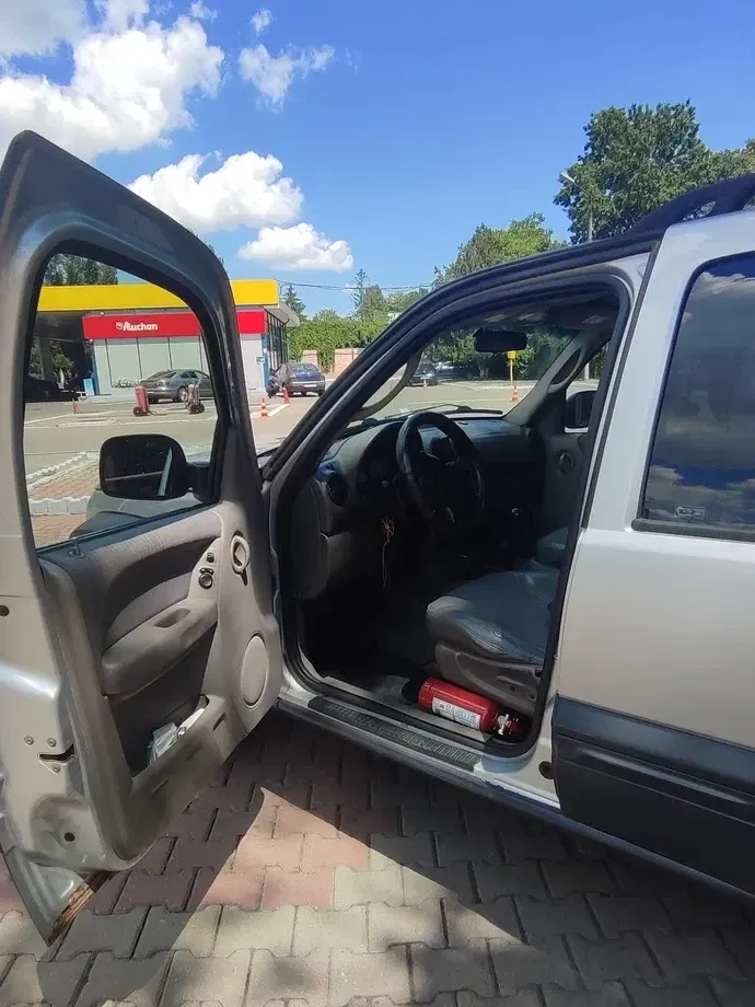 Jeep Cherokee — imagine 6