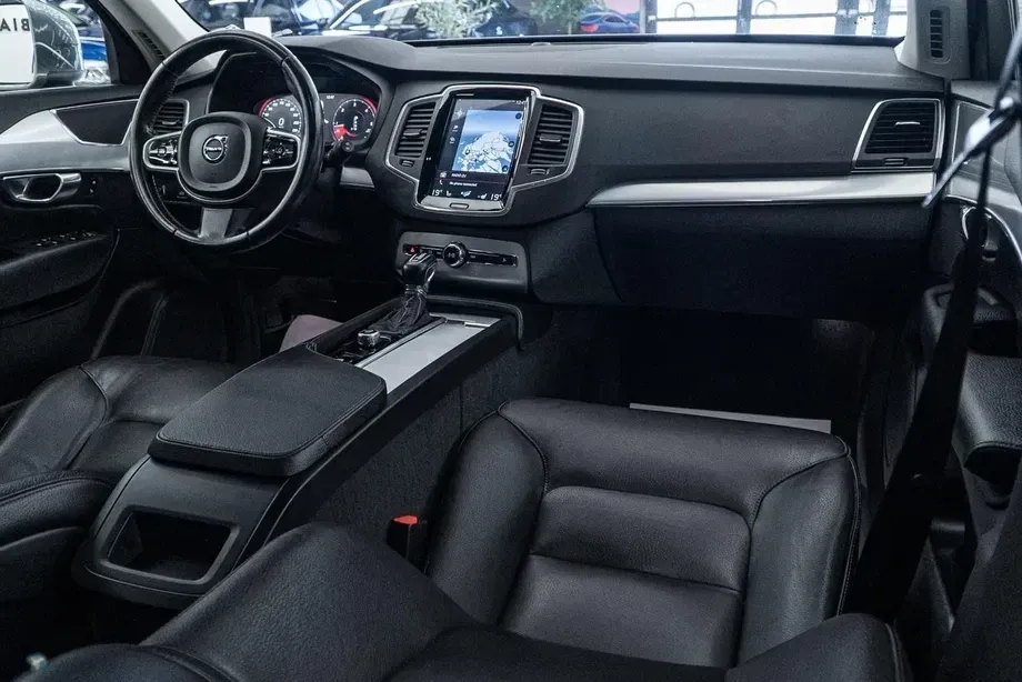 Volvo XC 90 II D5 AWD Momentum — imagine 2