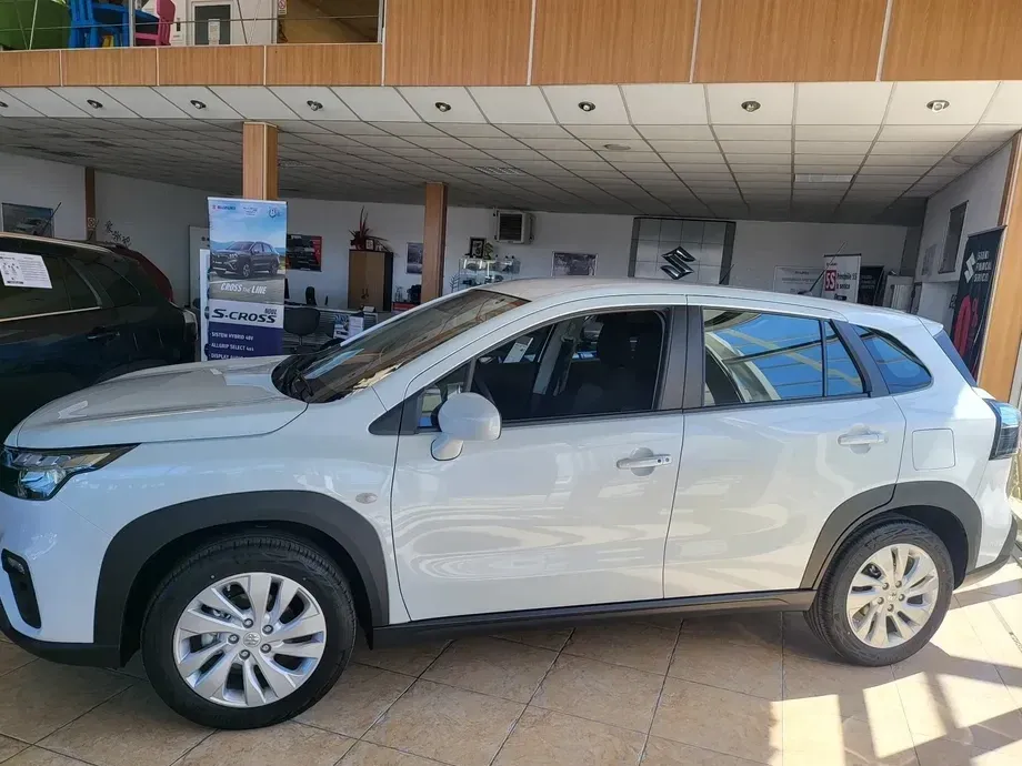 Suzuki S-Cross 1.4 Boosterjet MHEV Cool — imagine 2