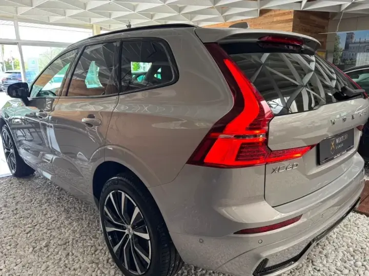 Volvo XC 60 II B5 B AWD Ultra Dark