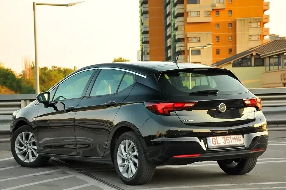 Opel Astra L 1.2 Turbo Business Edition — imagine 4
