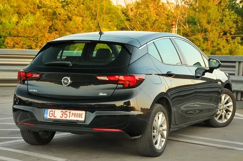 Opel Astra L 1.2 Turbo Business Edition — imagine 3