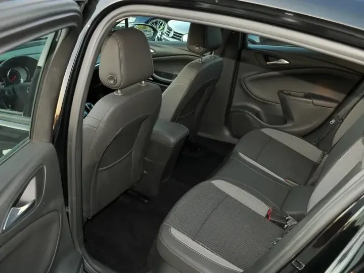 Opel Astra L 1.2 Turbo Business Edition