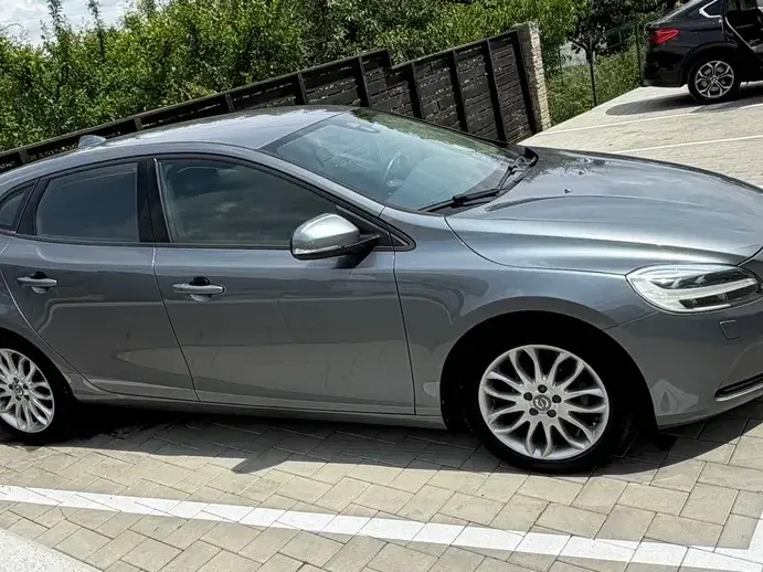 Volvo V40 II D2