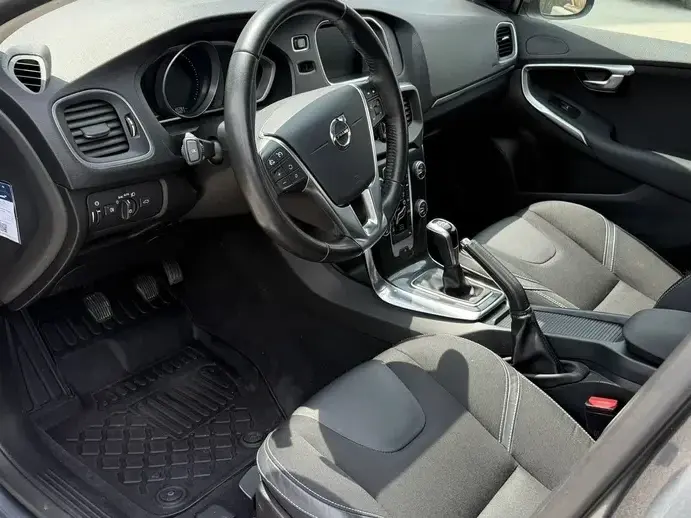 Volvo V40 II D2