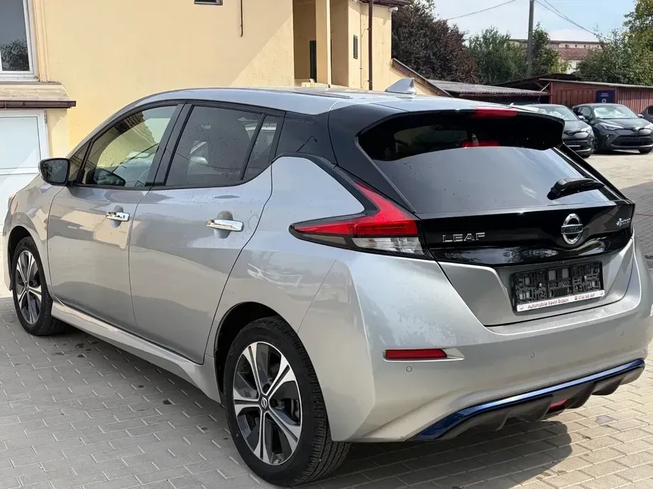Nissan Leaf II 62 kWh e+ N-Connecta — imagine 3
