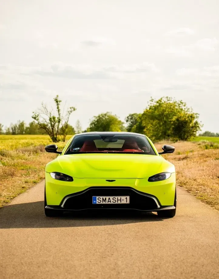 Aston Martin V8 Vantage — imagine 2