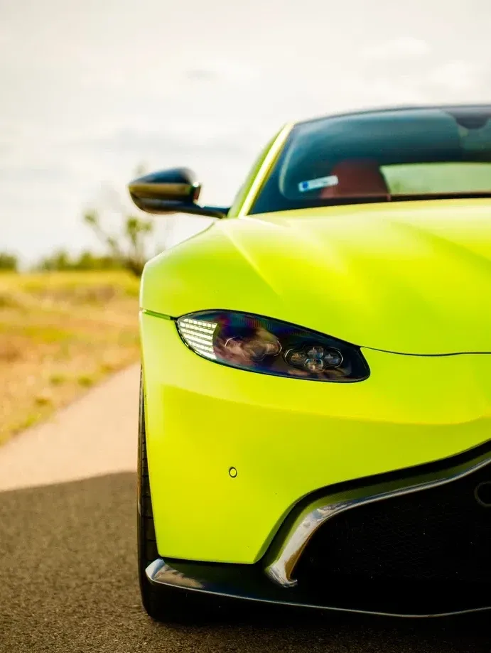 Aston Martin V8 Vantage — imagine 5