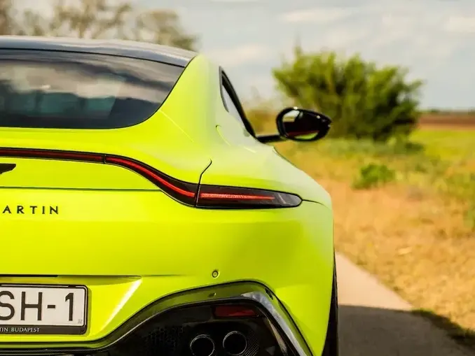 Aston Martin V8 Vantage