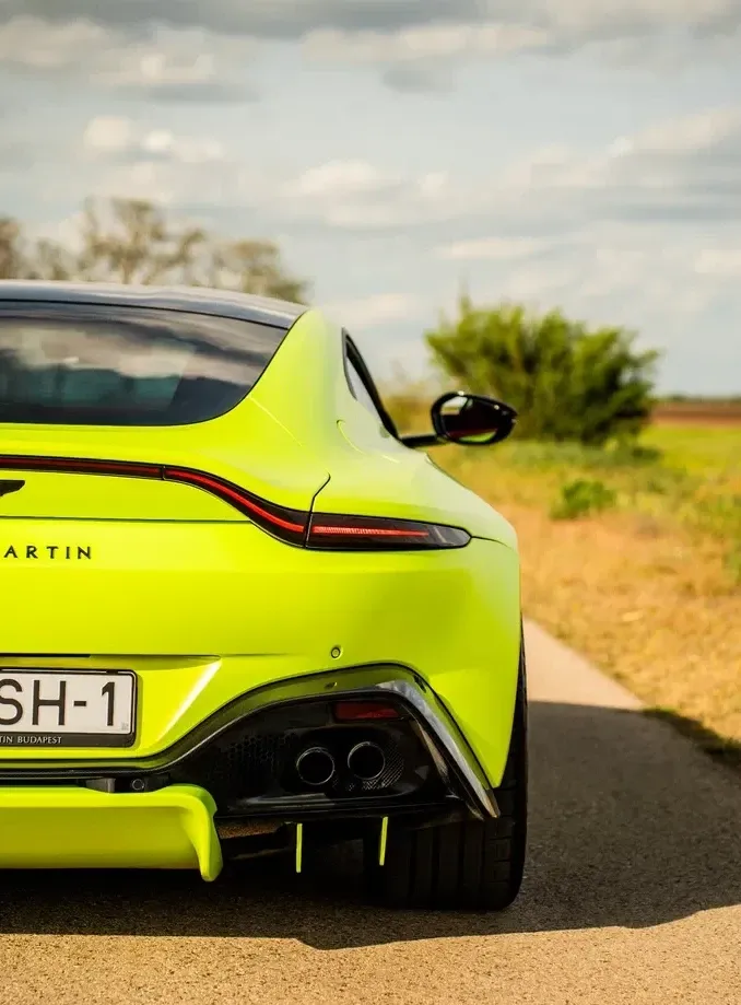 Aston Martin V8 Vantage — imagine 4