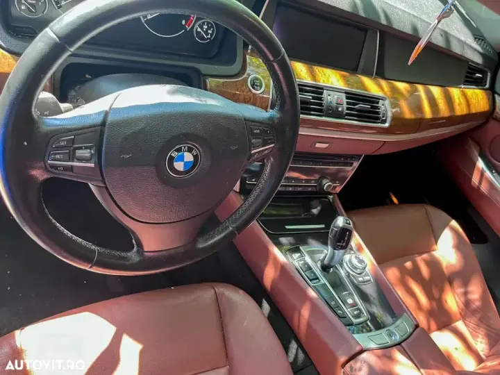 BMW Seria 5 F10/F11/F07 [2010 - 2017] 530d Aut.
