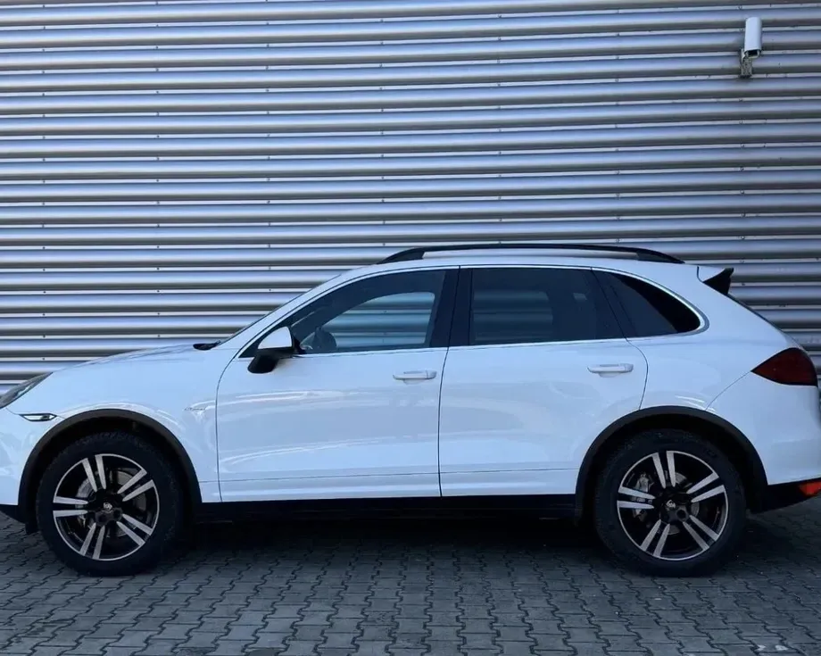 Porsche Cayenne — imagine 3