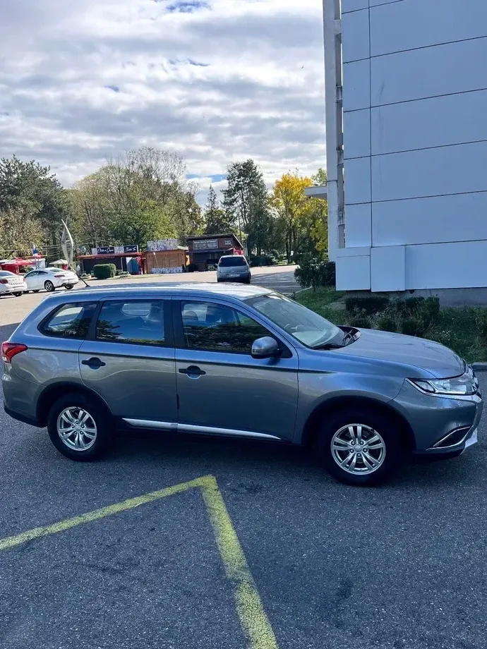 Mitsubishi Outlander III 2.2 DI-D AS&G 6MT 4WD Invite A01 — imagine 3