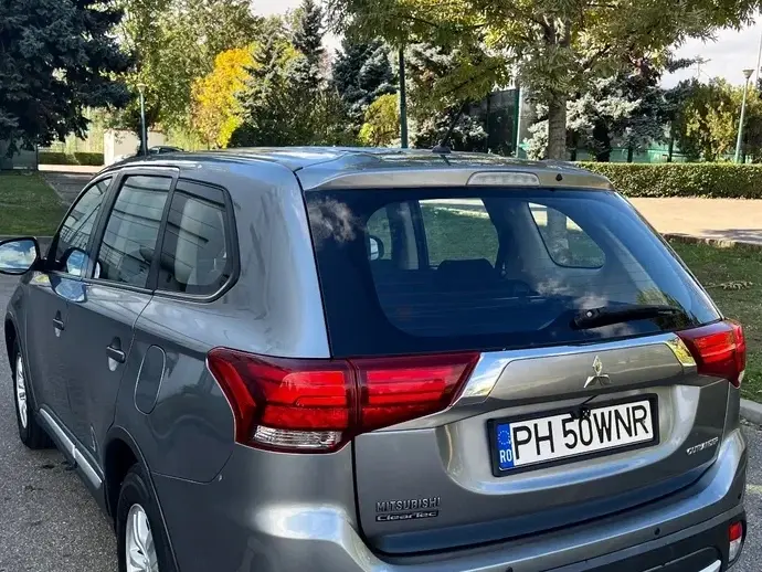 Mitsubishi Outlander III 2.2 DI-D AS&G 6MT 4WD Invite A01