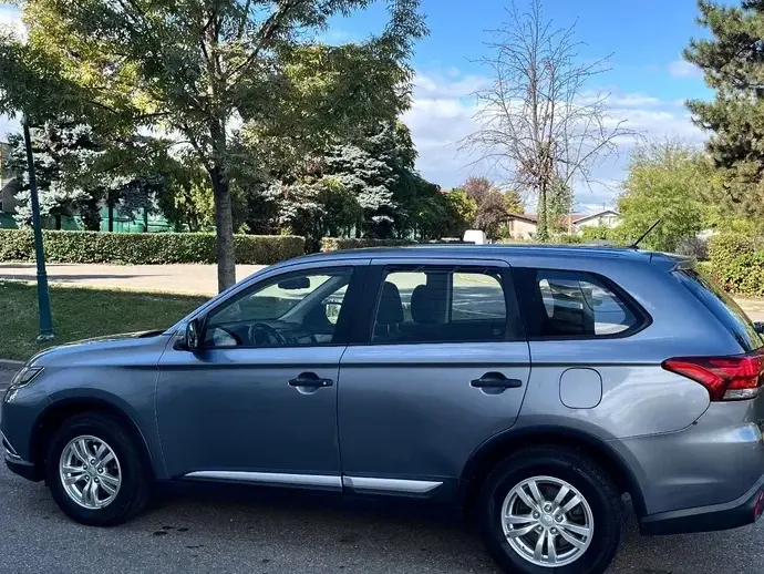 Mitsubishi Outlander III 2.2 DI-D AS&G 6MT 4WD Invite A01