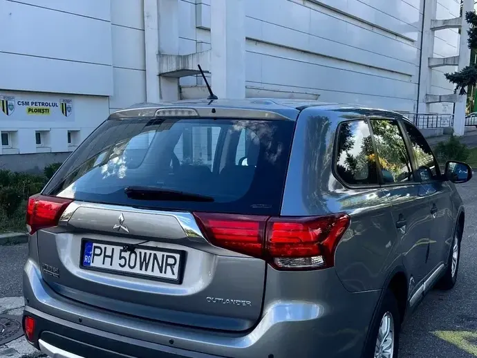 Mitsubishi Outlander III 2.2 DI-D AS&G 6MT 4WD Invite A01