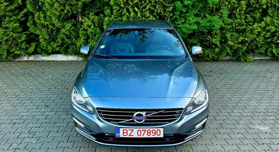 Volvo V60 II D2 Momentum — imagine 2