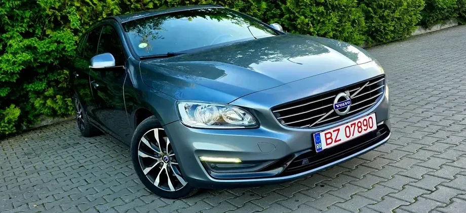 Volvo V60 II D2 Momentum — imagine 3