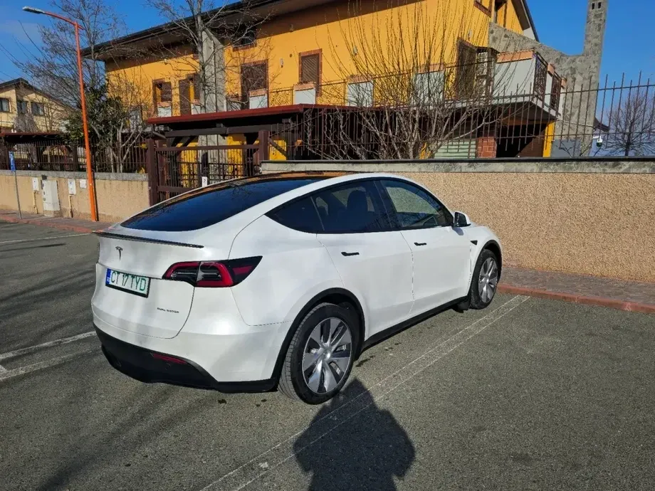 Tesla Model Y — imagine 2