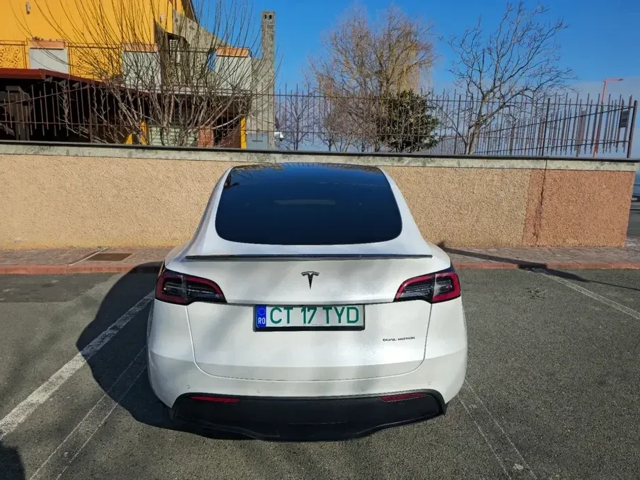 Tesla Model Y — imagine 3