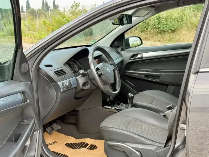 Opel Astra H 1.7 CDTI DPF Innovation
