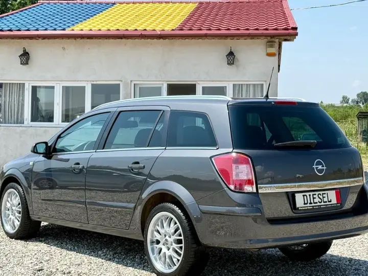 Opel Astra H 1.7 CDTI DPF Innovation