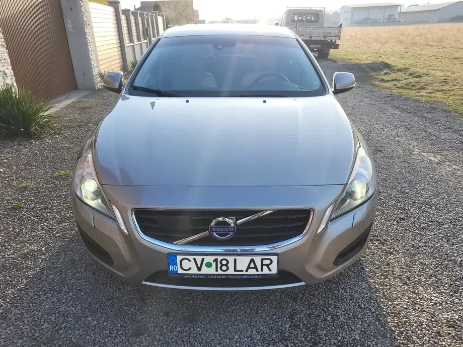 Volvo V60 I D3 Start-Stop Basic — imagine 3