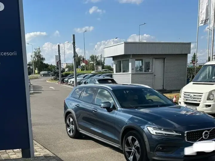 Volvo V60 II B4 MHEV AT AWD Ultimate Bright