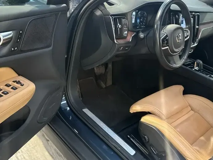 Volvo V60 II B4 MHEV AT AWD Ultimate Bright