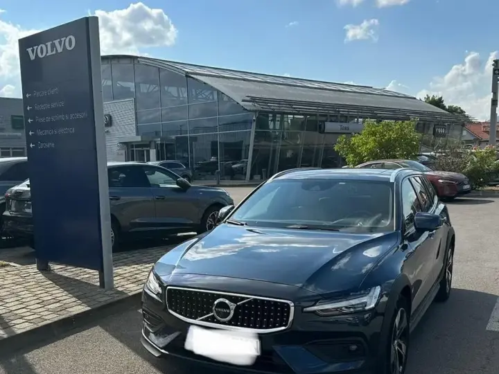 Volvo V60 II B4 MHEV AT AWD Ultimate Bright