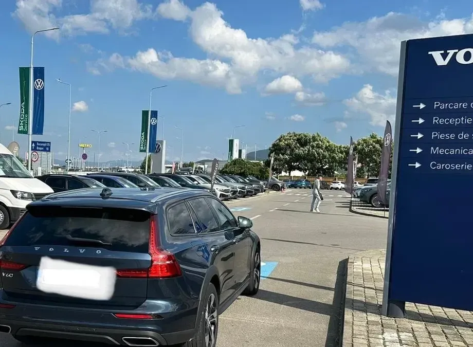 Volvo V60 II B4 MHEV AT AWD Ultimate Bright — imagine 2