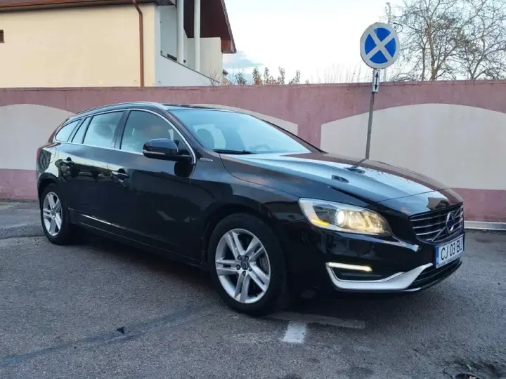 Volvo V60 I D6 Plug-In-Hybrid AWD Geartronic Momentum