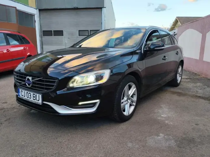Volvo V60 I D6 Plug-In-Hybrid AWD Geartronic Momentum